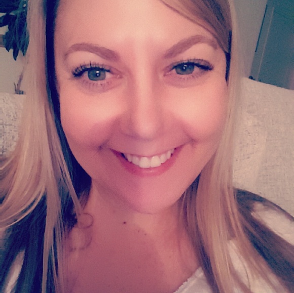 Meet your Posher, Tara - Picture 2 of 2